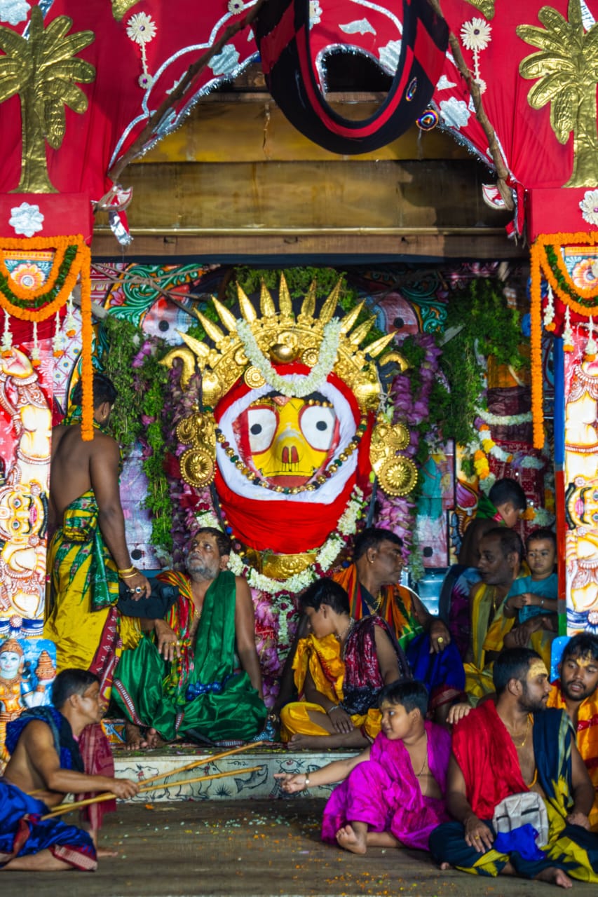 Suna Besha divine golden darshan